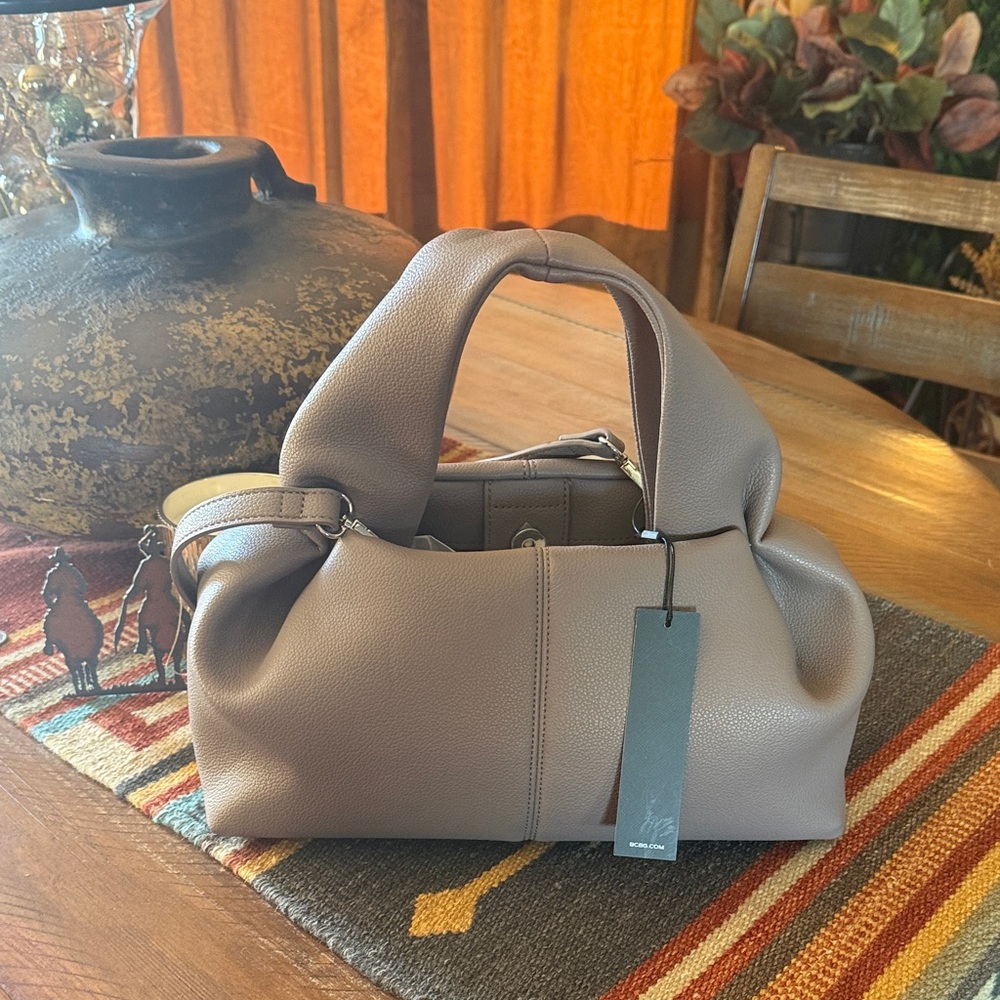 Elegant Taupe Handbag - Picture 1 of 13